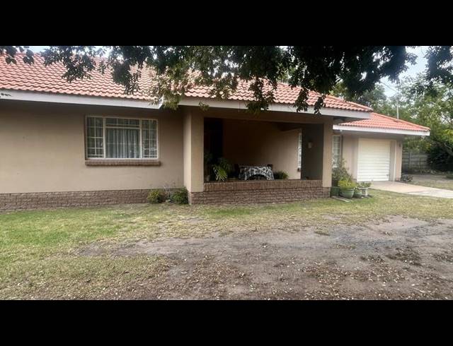 3 BEDROOM HOUSE FOR SALE IN KOSMOSPARK